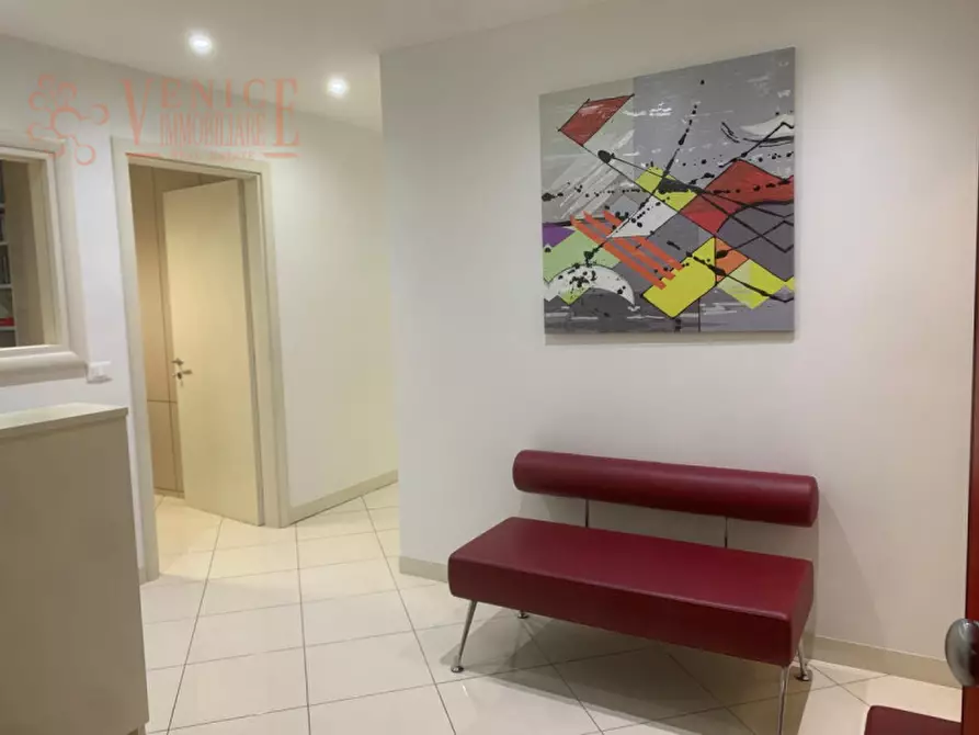 Immagine 8 di Ufficio in vendita  in via don tosatto a Venezia