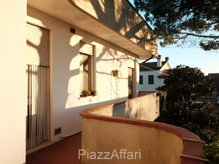 Immagine 3 di Villa in vendita  in Correzzola a Correzzola