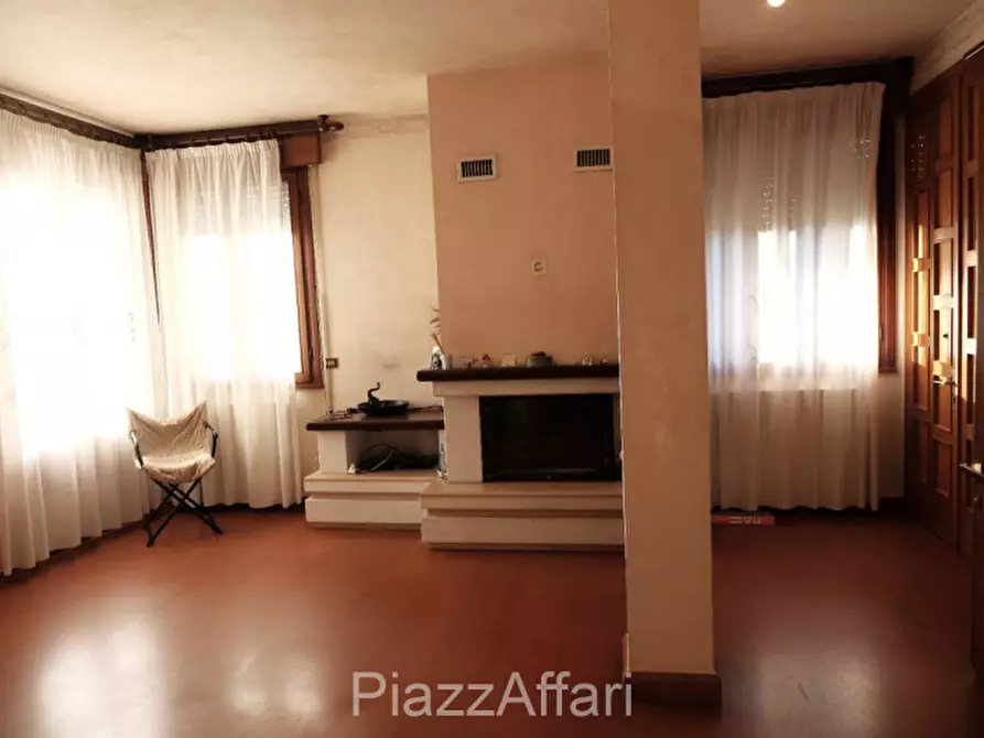 Immagine 8 di Villa in vendita  in Correzzola a Correzzola