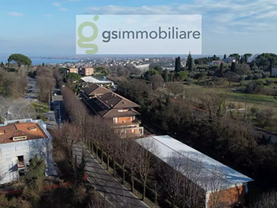 Immagine 1 di Palazzo in vendita  in VIALE ANDREIS 95 a Desenzano Del Garda