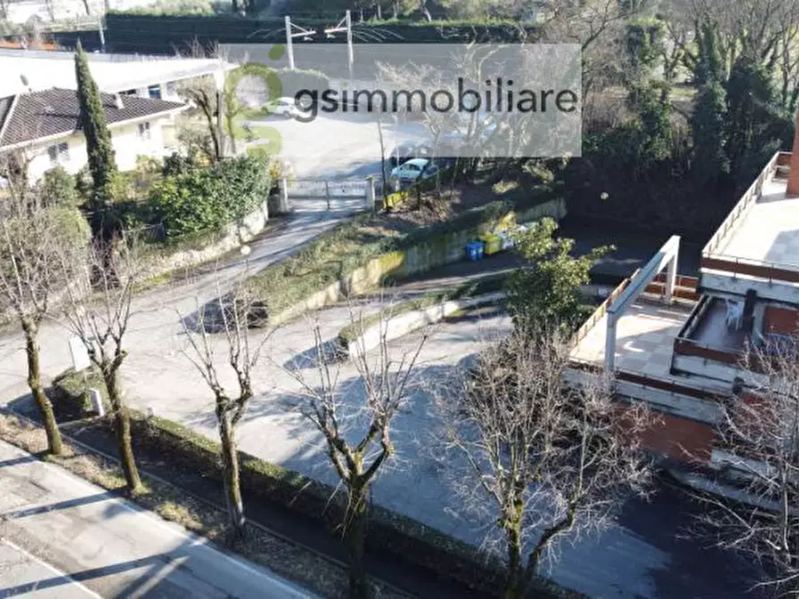 Immagine 3 di Palazzo in vendita  in VIALE ANDREIS 95 a Desenzano Del Garda