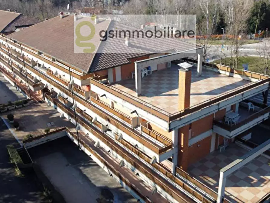 Immagine 10 di Palazzo in vendita  in VIALE ANDREIS 95 a Desenzano Del Garda