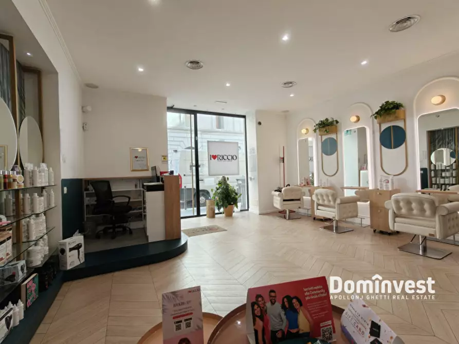 Immagine 2 di Negozio in vendita  in Viale delle Quattro Fontane a Roma