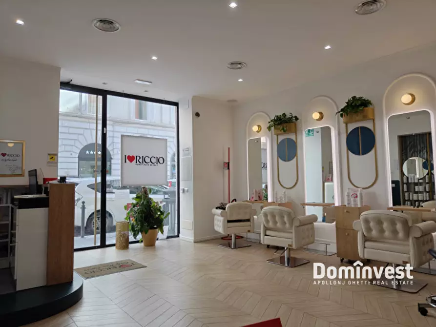 Immagine 3 di Negozio in vendita  in Viale delle Quattro Fontane a Roma