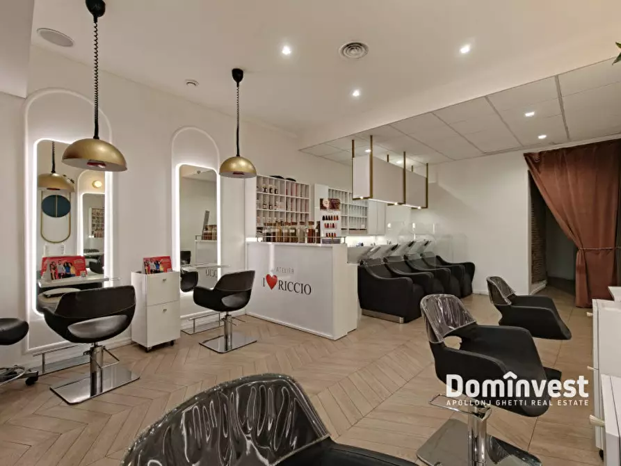 Immagine 4 di Negozio in vendita  in Viale delle Quattro Fontane a Roma