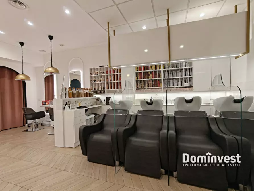 Immagine 5 di Negozio in vendita  in Viale delle Quattro Fontane a Roma