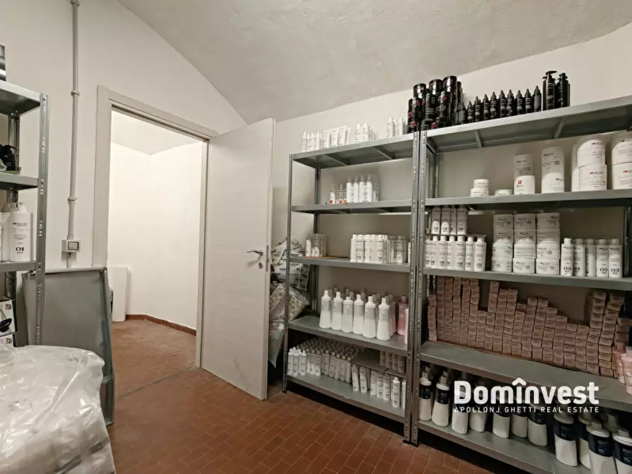 Immagine 11 di Negozio in vendita  in Viale delle Quattro Fontane a Roma