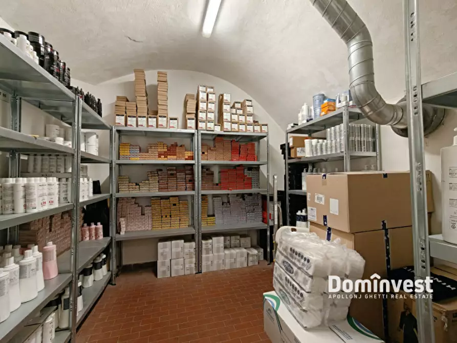 Immagine 18 di Negozio in vendita  in Viale delle Quattro Fontane a Roma