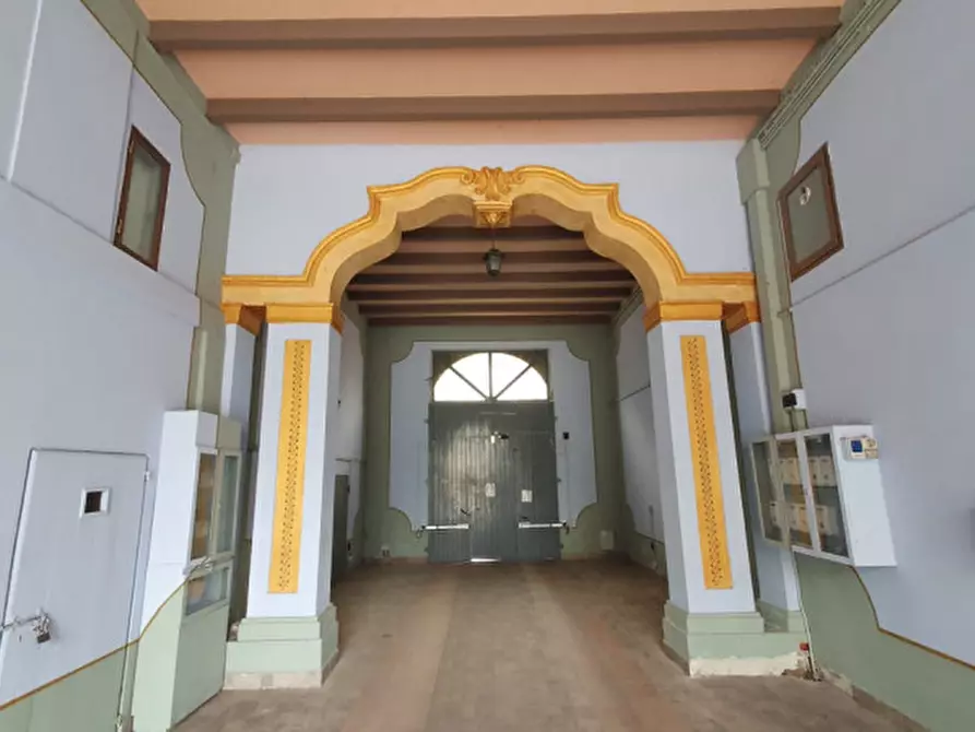 Immagine 2 di Palazzo in vendita  in via oberdan 23 a Finale Emilia