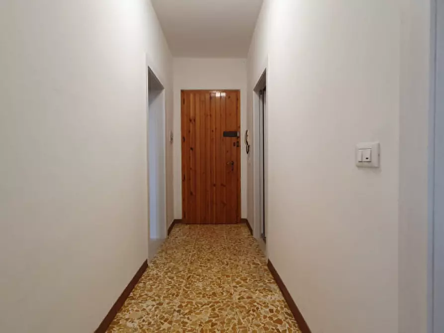 Immagine 4 di Palazzo in vendita  in via oberdan 23 a Finale Emilia