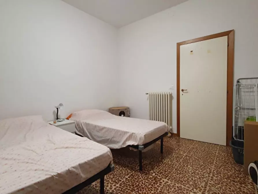 Immagine 17 di Palazzo in vendita  in via oberdan 23 a Finale Emilia