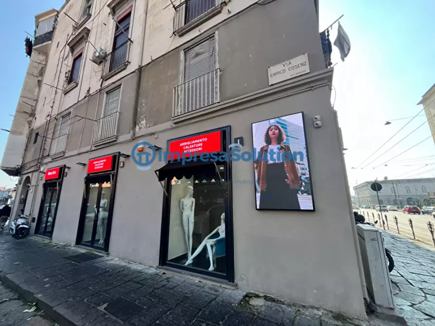 Immagine 2 di Negozio in vendita  in Via Enrico Cosenz a Napoli