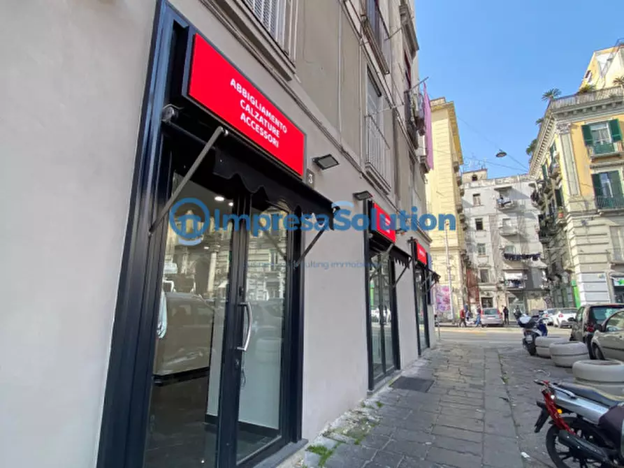 Immagine 5 di Negozio in vendita  in Via Enrico Cosenz a Napoli