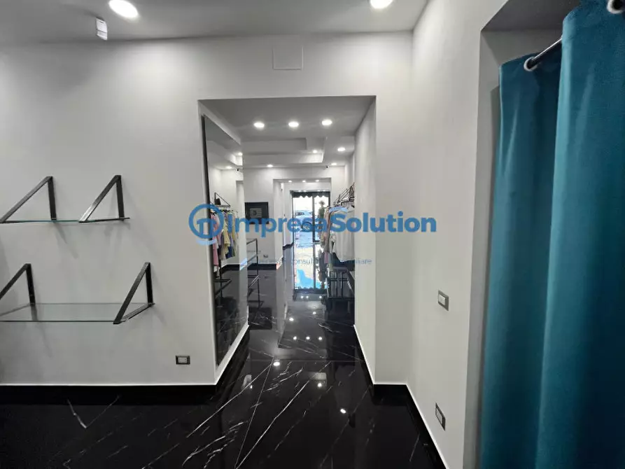 Immagine 4 di Negozio in vendita  in Via Enrico Cosenz a Napoli
