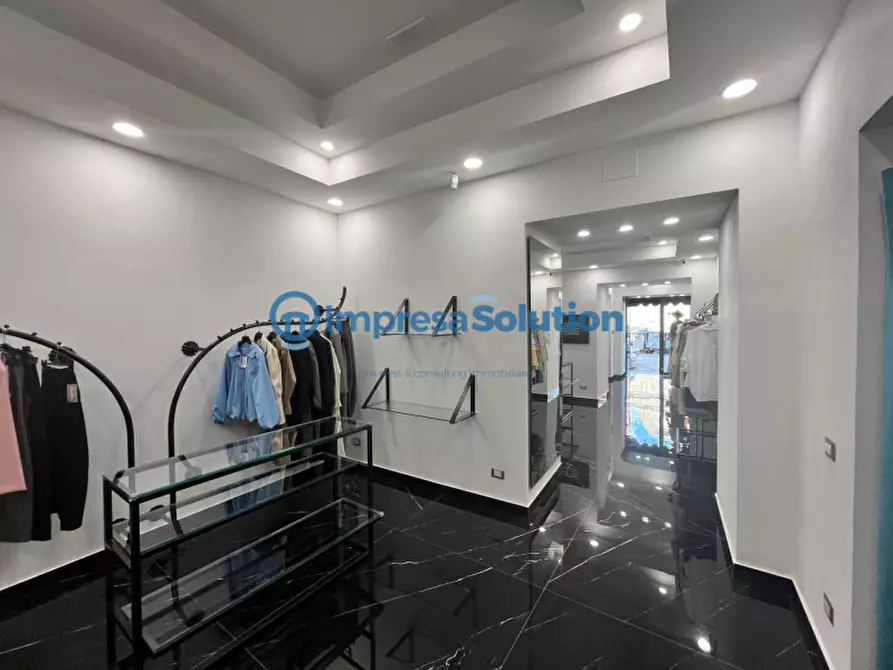 Immagine 5 di Negozio in vendita  in Via Enrico Cosenz a Napoli