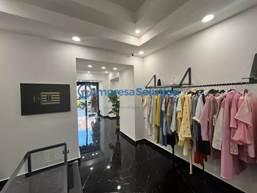 Immagine 6 di Negozio in vendita  in Via Enrico Cosenz a Napoli