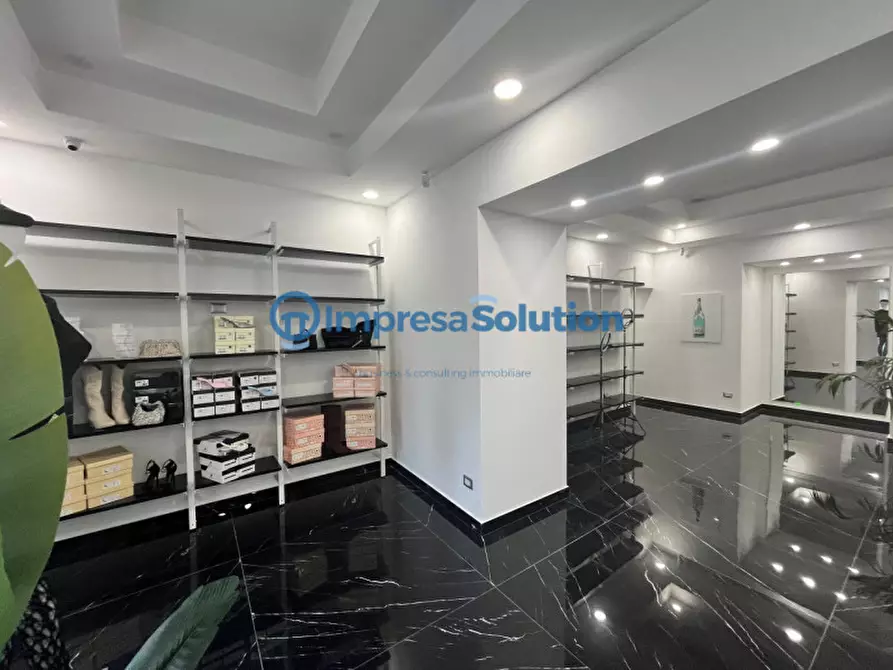 Immagine 7 di Negozio in vendita  in Via Enrico Cosenz a Napoli