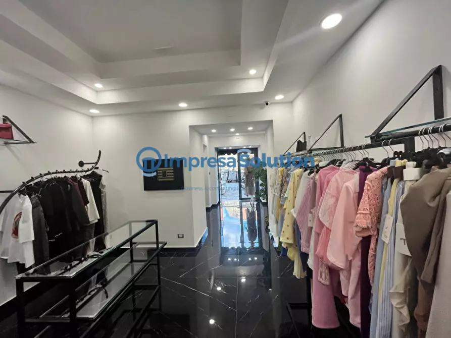 Immagine 8 di Negozio in vendita  in Via Enrico Cosenz a Napoli