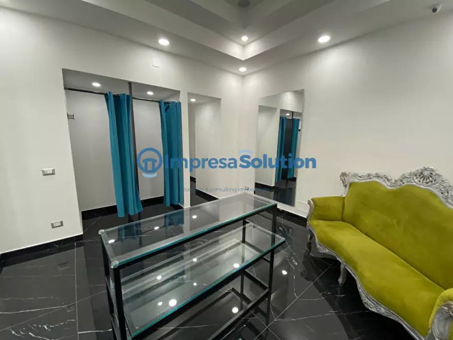 Immagine 13 di Negozio in vendita  in Via Enrico Cosenz a Napoli