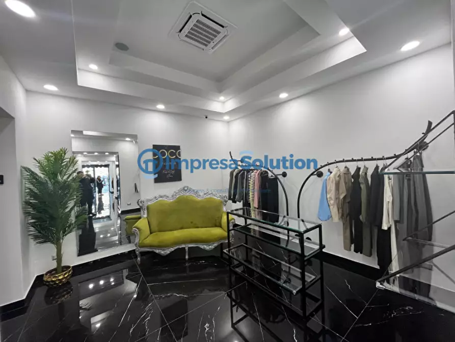 Immagine 12 di Negozio in vendita  in Via Enrico Cosenz a Napoli