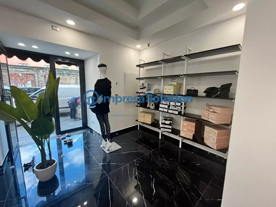 Immagine 13 di Negozio in vendita  in Via Enrico Cosenz a Napoli