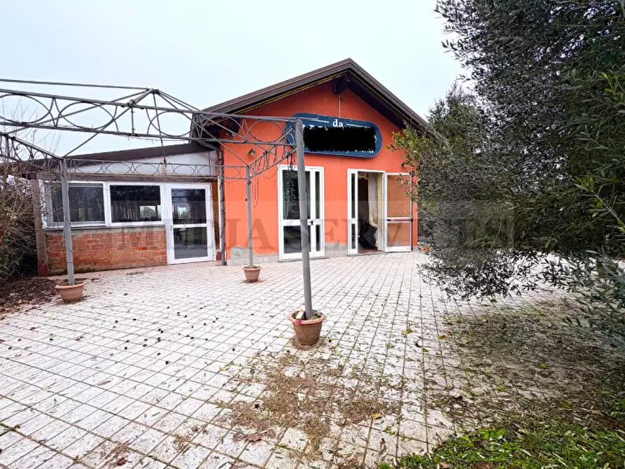 Immagine 1 di Villa in vendita  in via Roma n° 35 a Mortara