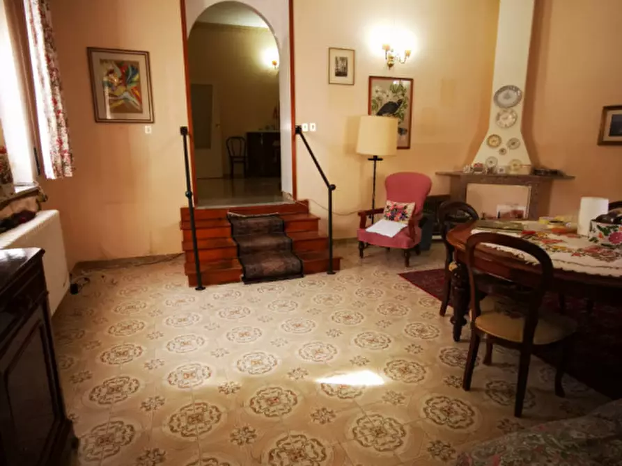 Immagine 1 di Casa indipendente in vendita  in Piazza Fratelli Bandiera a Catanzaro