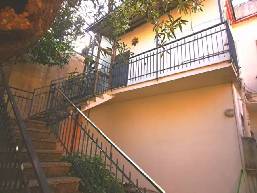 Immagine 2 di Casa indipendente in vendita  in Piazza Fratelli Bandiera a Catanzaro