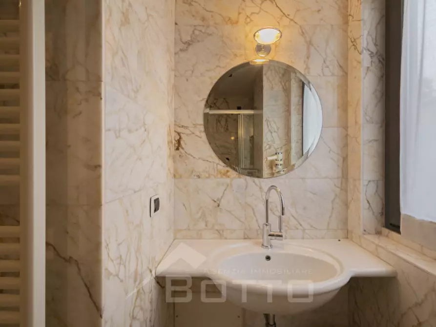 Immagine 30 di Hotel in vendita  in Corso Valsesia, 238 a Gattinara