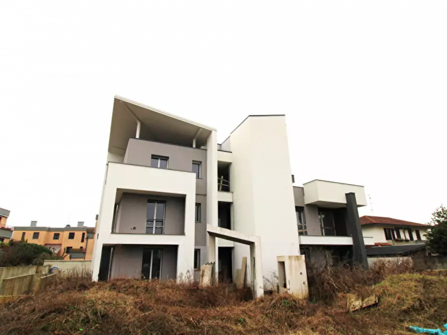 Immagine 4 di Attico in vendita  in Via Giosuè Carducci a Vedano Al Lambro