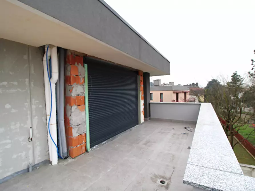 Immagine 10 di Attico in vendita  in Via Giosuè Carducci a Vedano Al Lambro