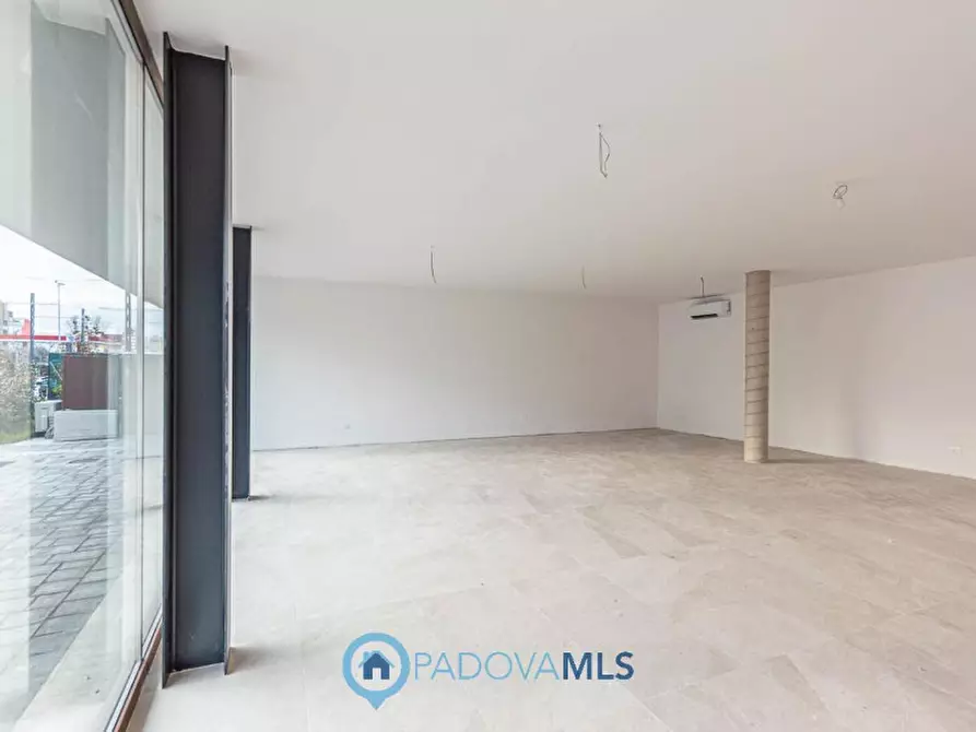 Immagine 9 di Attività commerciale in vendita  in Via Piovese a Padova