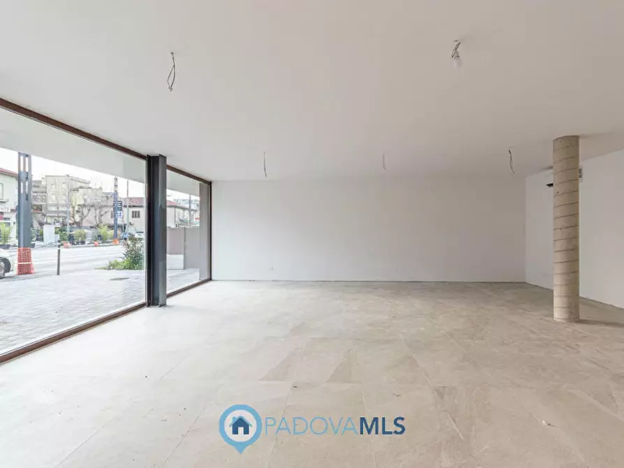 Immagine 10 di Attività commerciale in vendita  in Via Piovese a Padova