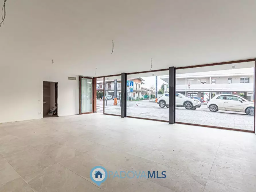 Immagine 13 di Attività commerciale in vendita  in Via Piovese a Padova