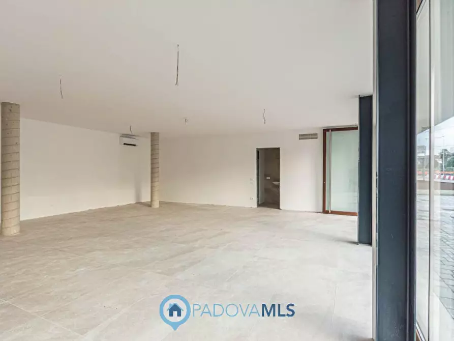 Immagine 17 di Attività commerciale in vendita  in Via Piovese a Padova