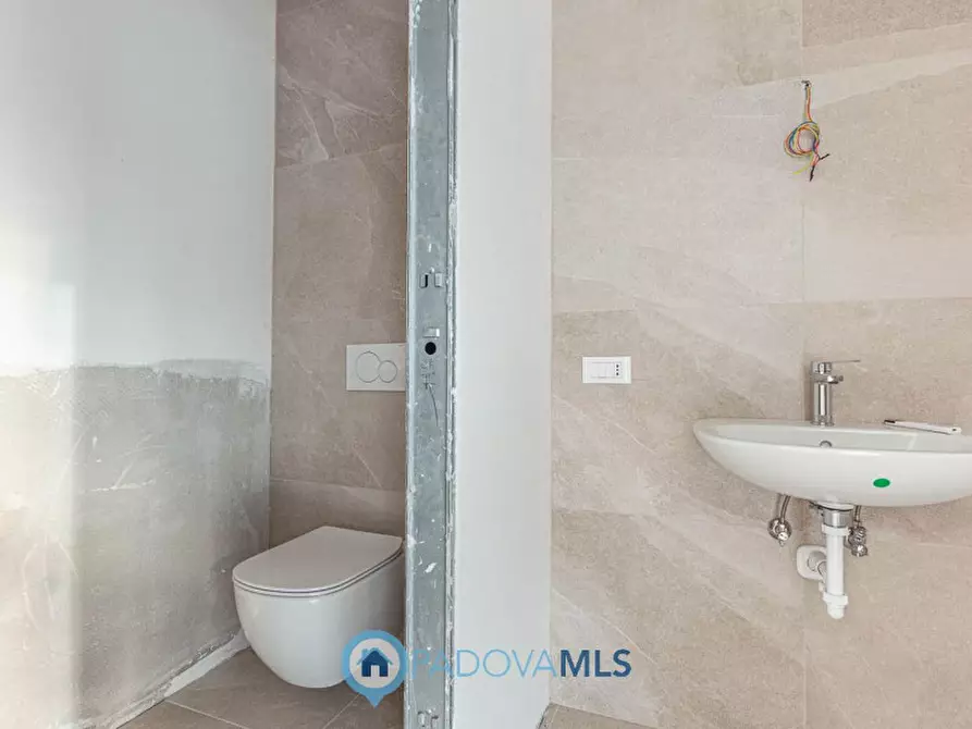 Immagine 20 di Attività commerciale in vendita  in Via Piovese a Padova