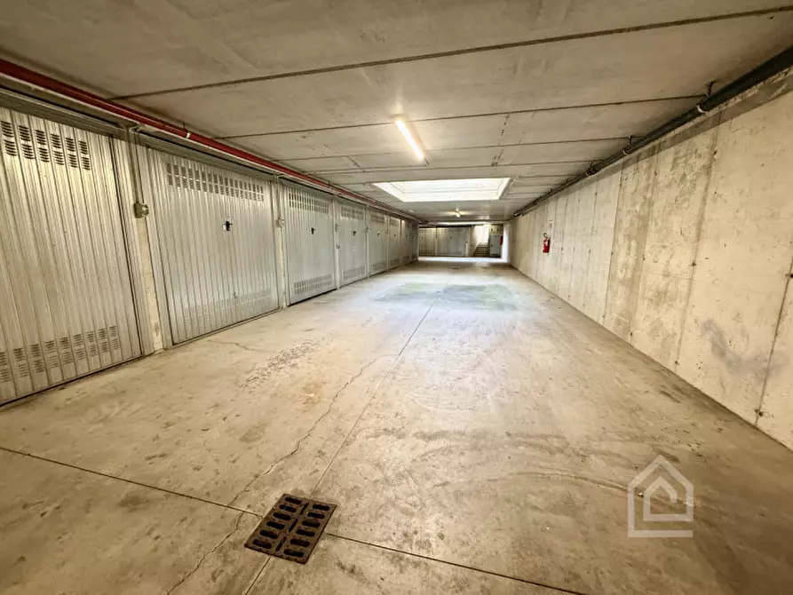 Immagine 3 di Garage in vendita  in Strada del Cascinotto 30 a Torino