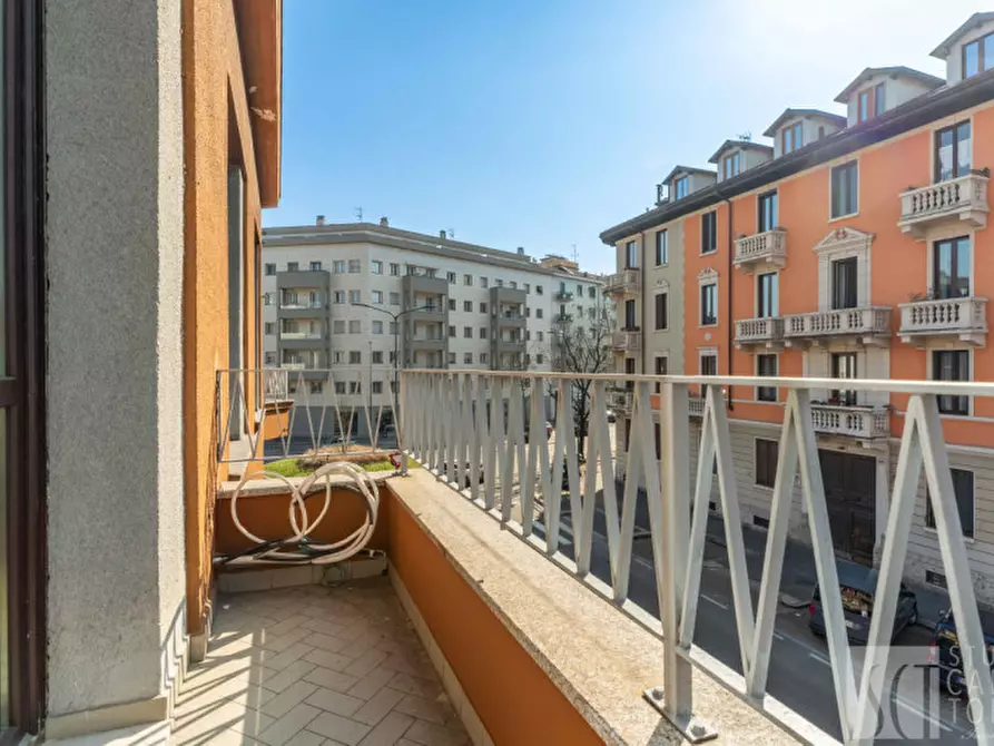Immagine 15 di Appartamento in vendita  in Via Eugenio Villoresi a Milano
