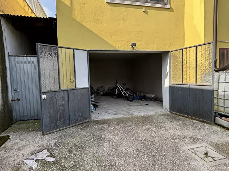 Immagine 45 di Appartamento in vendita  in Viale dell'Industria, 33 a Badia Calavena