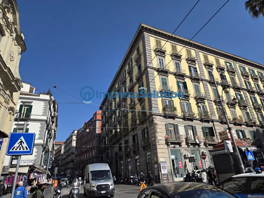 Immagine 1 di Negozio in affitto  in Via Pessina a Napoli