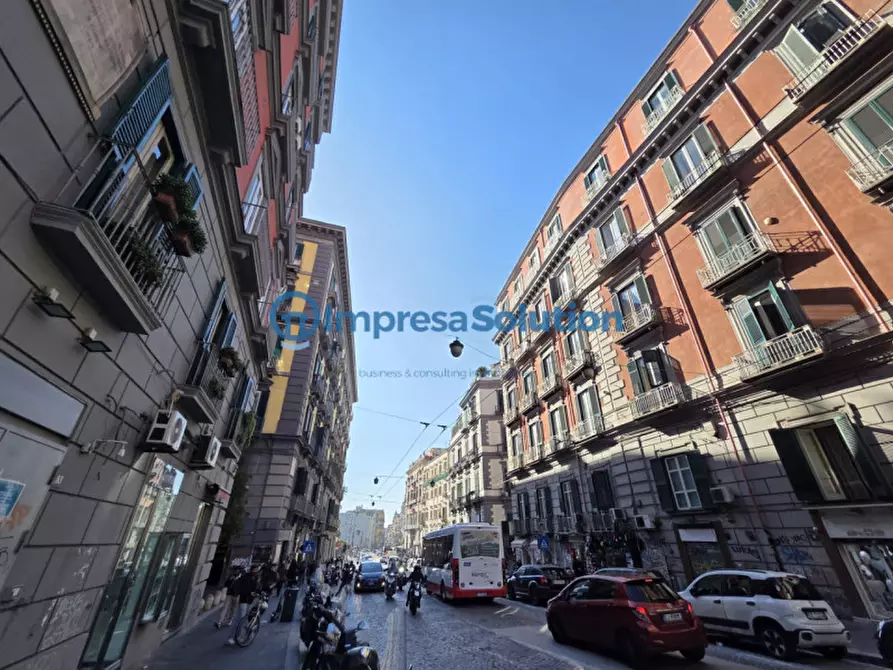 Immagine 10 di Negozio in affitto  in Via Pessina a Napoli