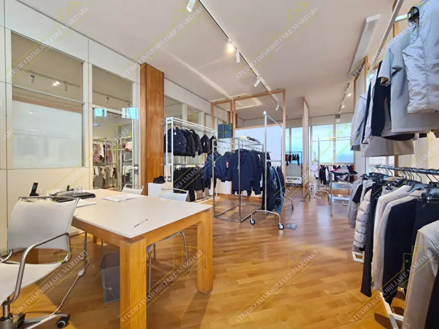 Immagine 33 di Ufficio in vendita  in Strada per Cognento 138 a Modena