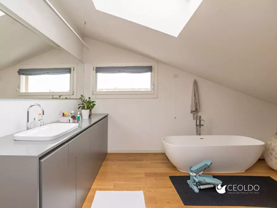 Immagine 30 di Attico in vendita  in via Toscanini a Santa Maria Di Sala