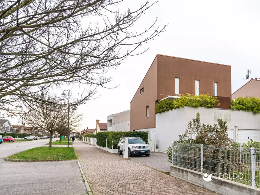 Immagine 50 di Attico in vendita  in via Toscanini a Santa Maria Di Sala