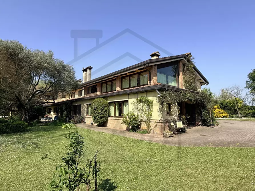 Immagine 1 di Villa in vendita  in Via Pozzoveggiani a Padova