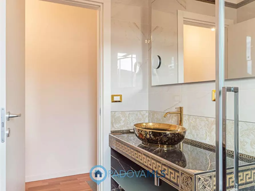 Immagine 18 di Appartamento in vendita  a Abano Terme