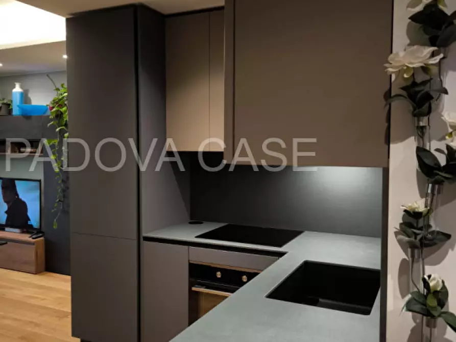 Immagine 1 di Appartamento in vendita  in VIA SAVONAROLA a Padova