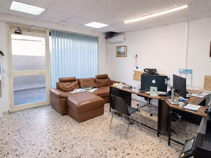 Immagine 10 di Magazzino in affitto  in Viale Strasburgo, 279 a Palermo