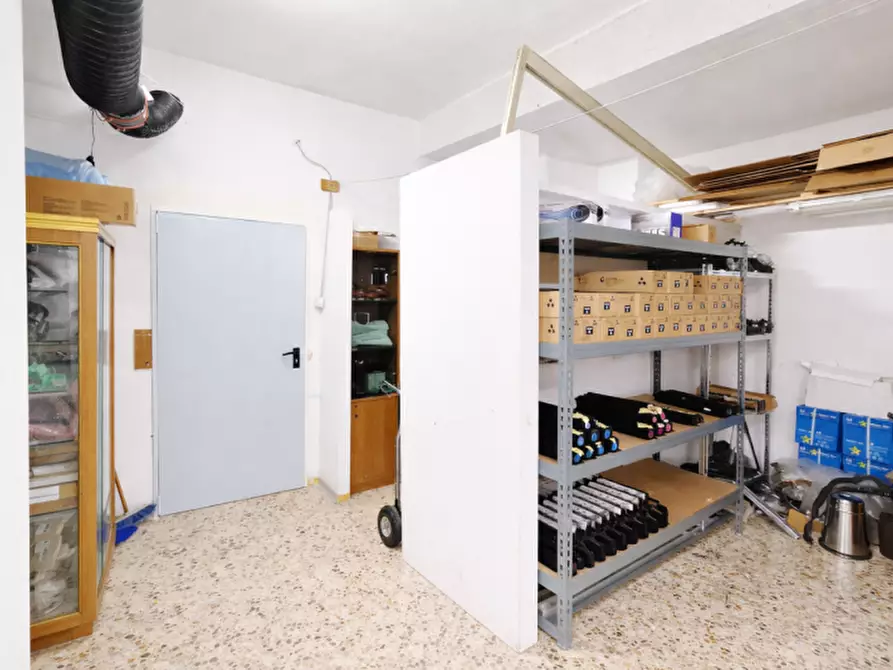 Immagine 12 di Magazzino in affitto  in Viale Strasburgo, 279 a Palermo