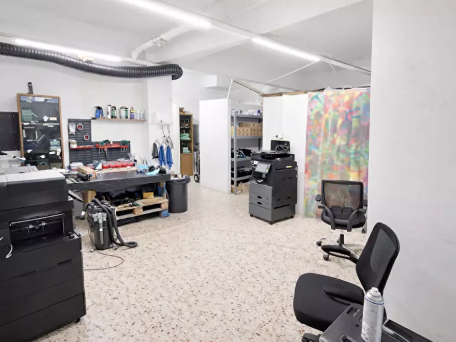 Immagine 13 di Magazzino in affitto  in Viale Strasburgo, 279 a Palermo